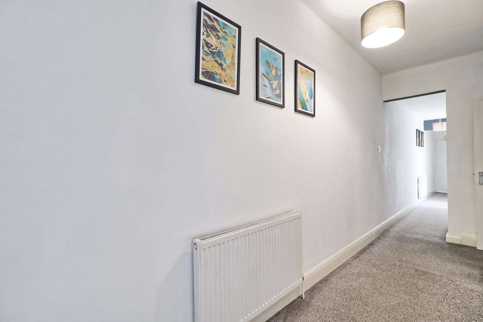 Luxury 3-Bed Apartment Near To London With Parking Hornchurch Extérieur photo